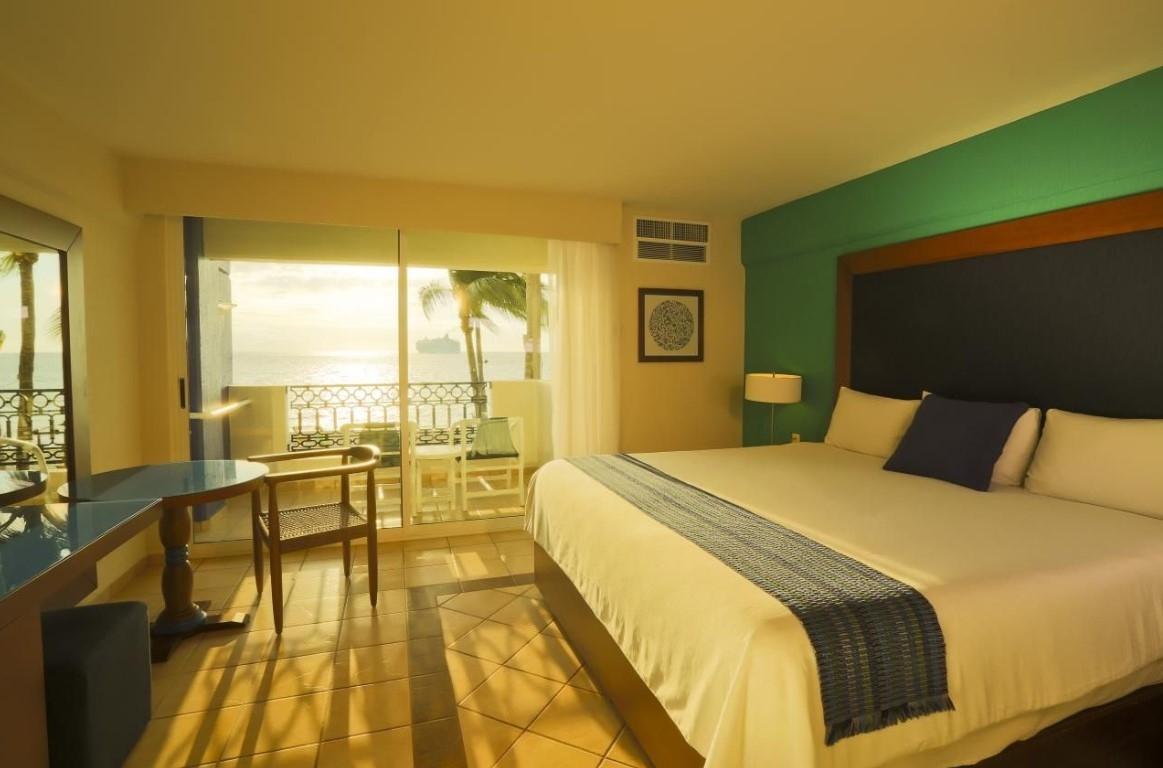 Crown Paradise Golden All Inclusive Resort - Adults Only Пуерто-Вальярта Екстер'єр фото A room at the Iberostar Grand Hotel at Playa Paraíso, Tenerife